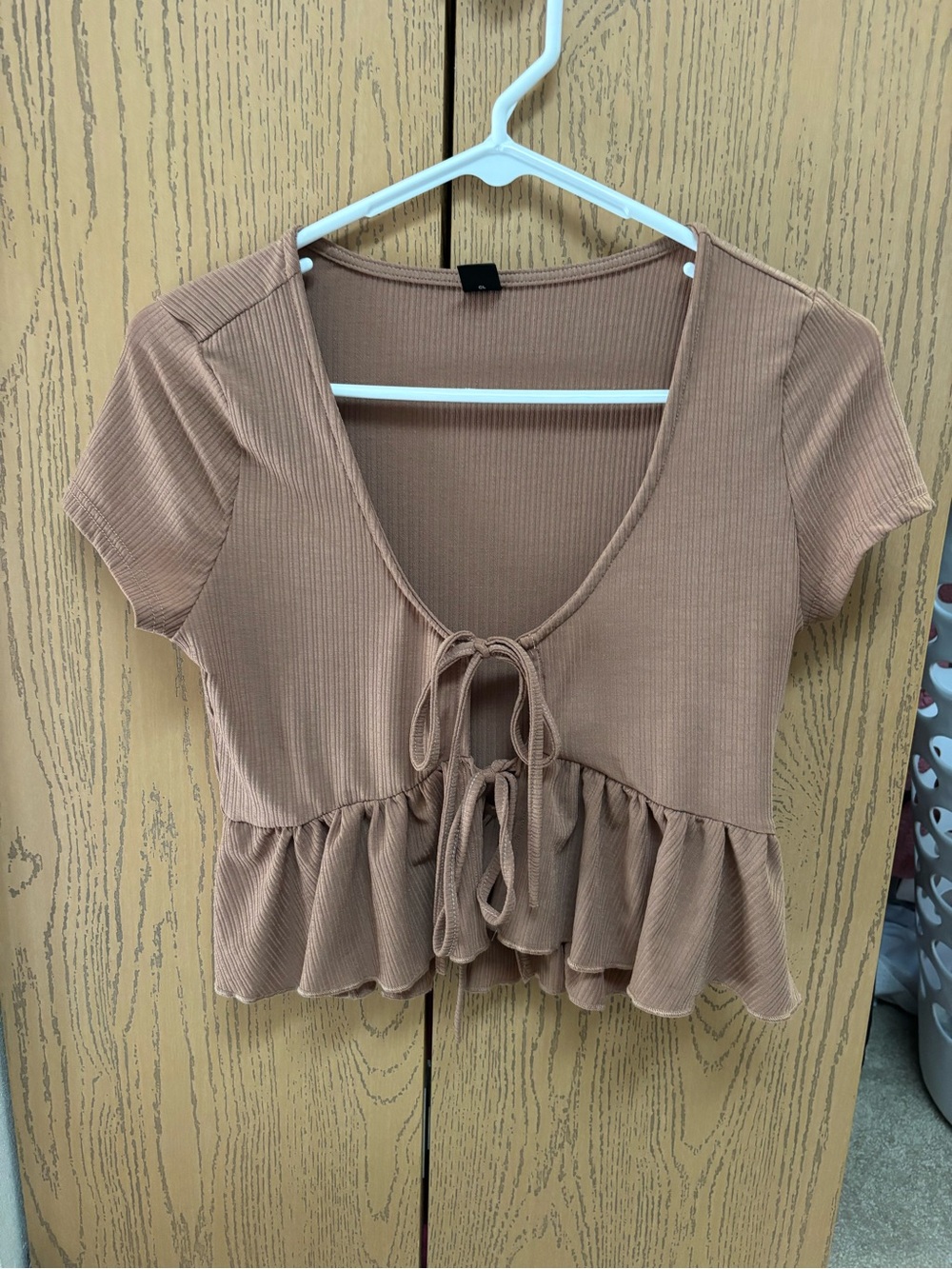 Women’s Ribbed Tie-Front Ruffle Top